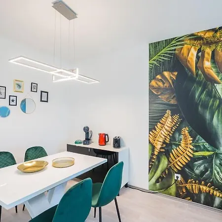 Jungle Apartment *